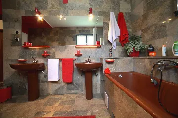 Villa for 8 Guests in Mravince with Pool & Hot Tub