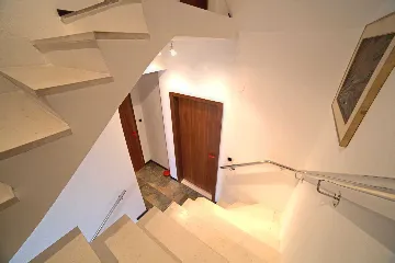 Villa for 8 Guests in Mravince with Pool & Hot Tub