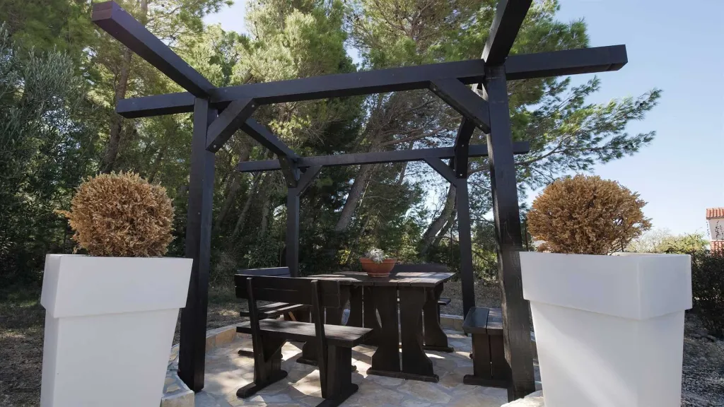 Villa for 8 Guests in Mravince with Pool & Hot Tub