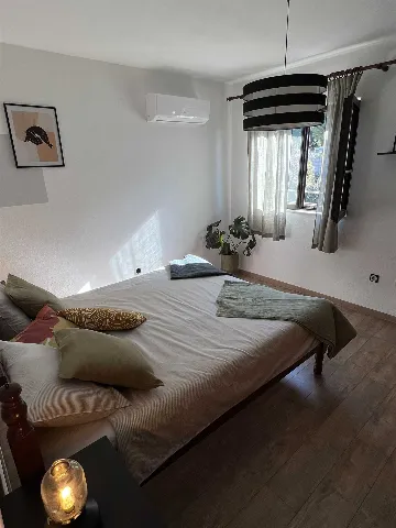 Villa for 8 Guests in Mravince with Pool & Hot Tub