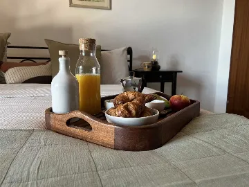 Villa for 8 Guests in Mravince with Pool & Hot Tub