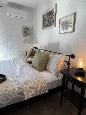 Villa for 8 Guests in Mravince with Pool & Hot Tub