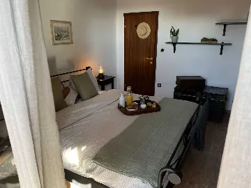 Villa for 8 Guests in Mravince with Pool & Hot Tub