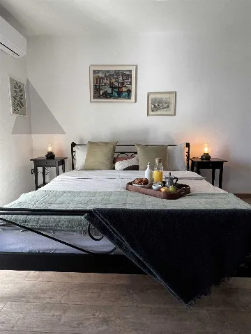 Villa for 8 Guests in Mravince with Pool & Hot Tub