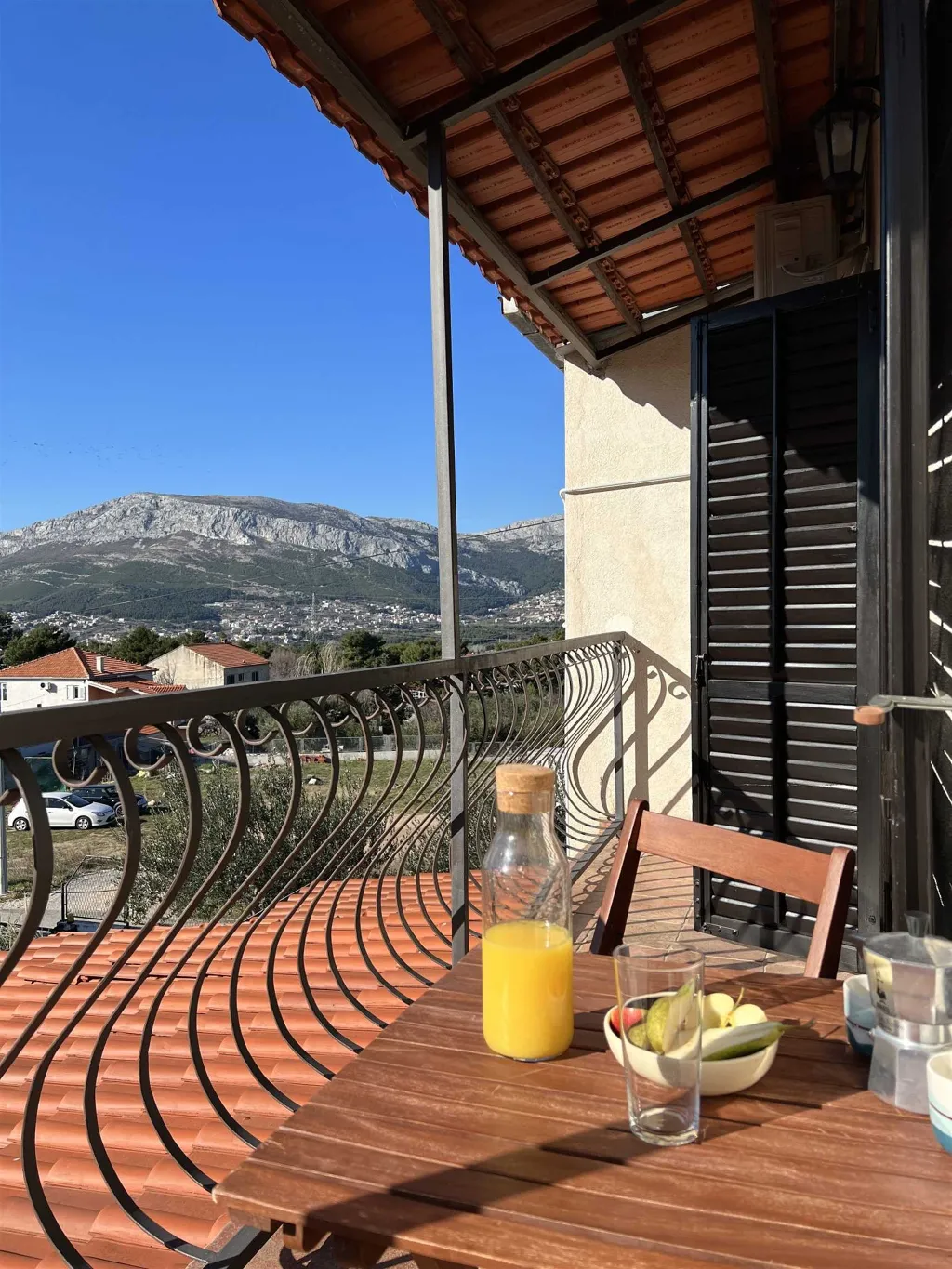 Villa for 8 Guests in Mravince with Pool & Hot Tub