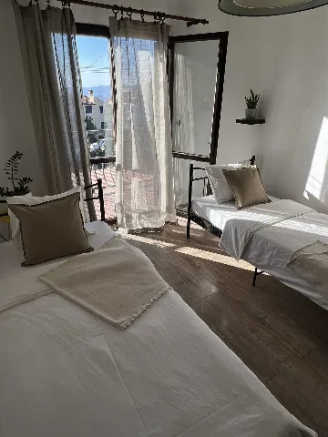 Villa for 8 Guests in Mravince with Pool & Hot Tub