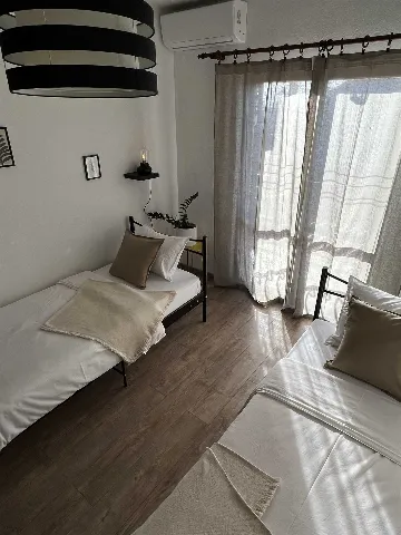 Villa for 8 Guests in Mravince with Pool & Hot Tub