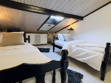 Villa for 8 Guests in Mravince with Pool & Hot Tub