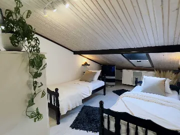 Villa for 8 Guests in Mravince with Pool & Hot Tub