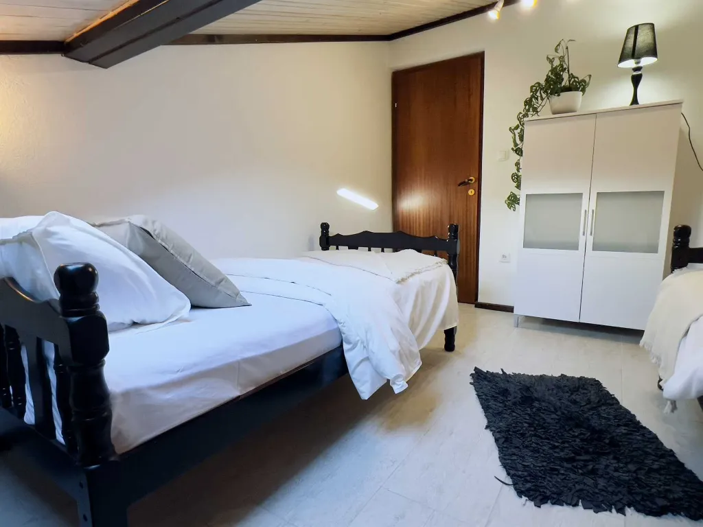 Villa for 8 Guests in Mravince with Pool & Hot Tub