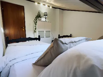 Villa for 8 Guests in Mravince with Pool & Hot Tub