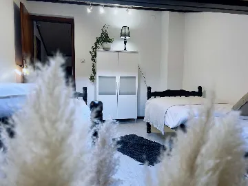 Villa for 8 Guests in Mravince with Pool & Hot Tub