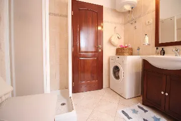 Rovinj 2-Bedroom Apartment for Up to 5 Guests