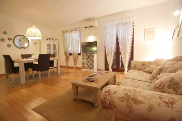Rovinj 2-Bedroom Apartment for Up to 5 Guests