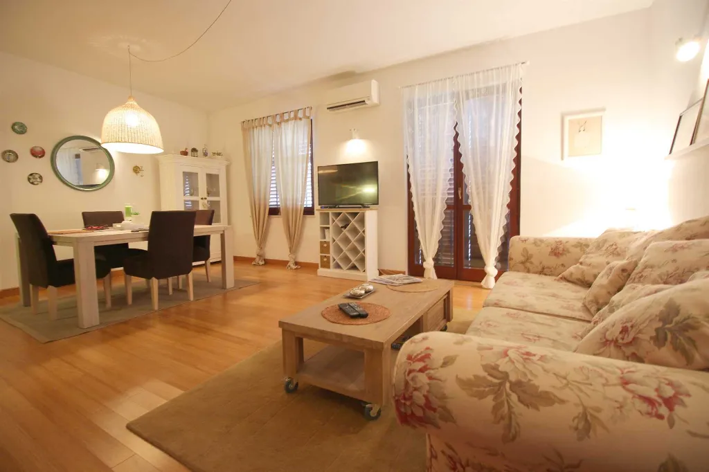 Rovinj 2-Bedroom Apartment for Up to 5 Guests
