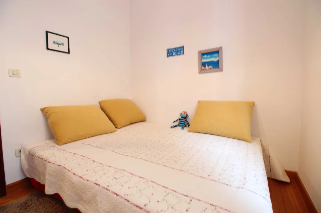 Rovinj 2-Bedroom Apartment for Up to 5 Guests