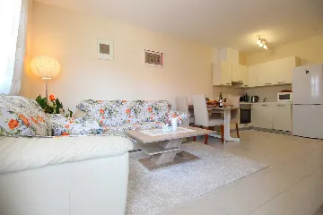 Rovinj Apartment for 4 Guests with 2 Bedrooms