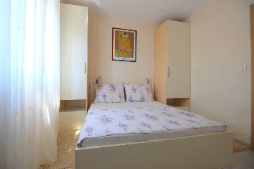 Rovinj Apartment for 4 Guests with 2 Bedrooms