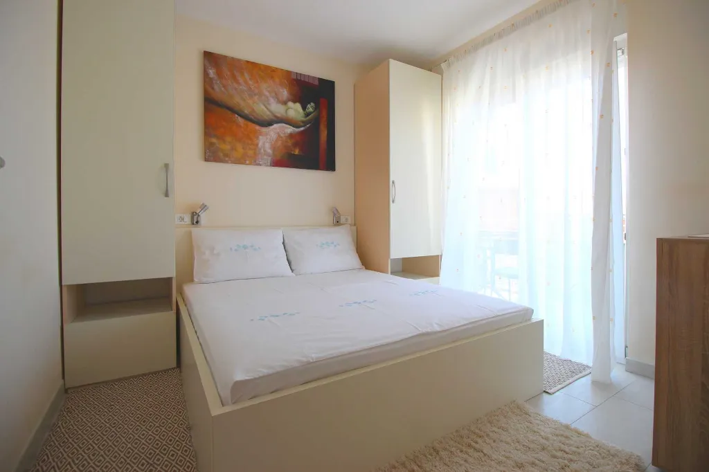 Rovinj Apartment for 4 Guests with 2 Bedrooms