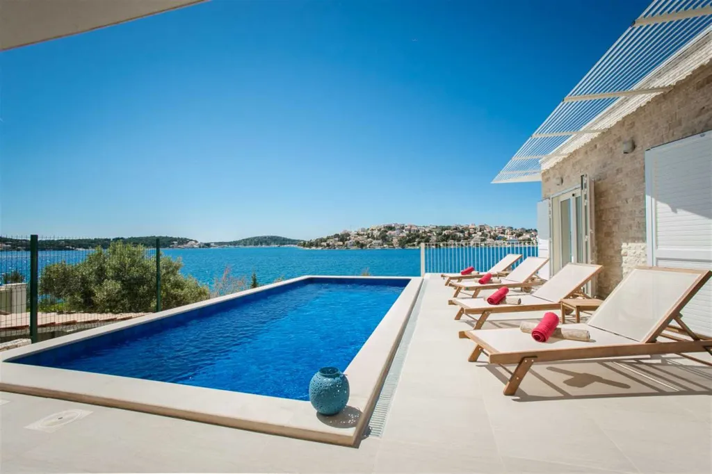 Rogoznica Villa with Heated Pool by the Sea