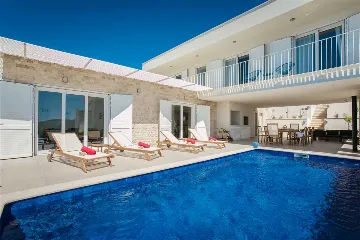 Rogoznica Villa with Heated Pool by the Sea