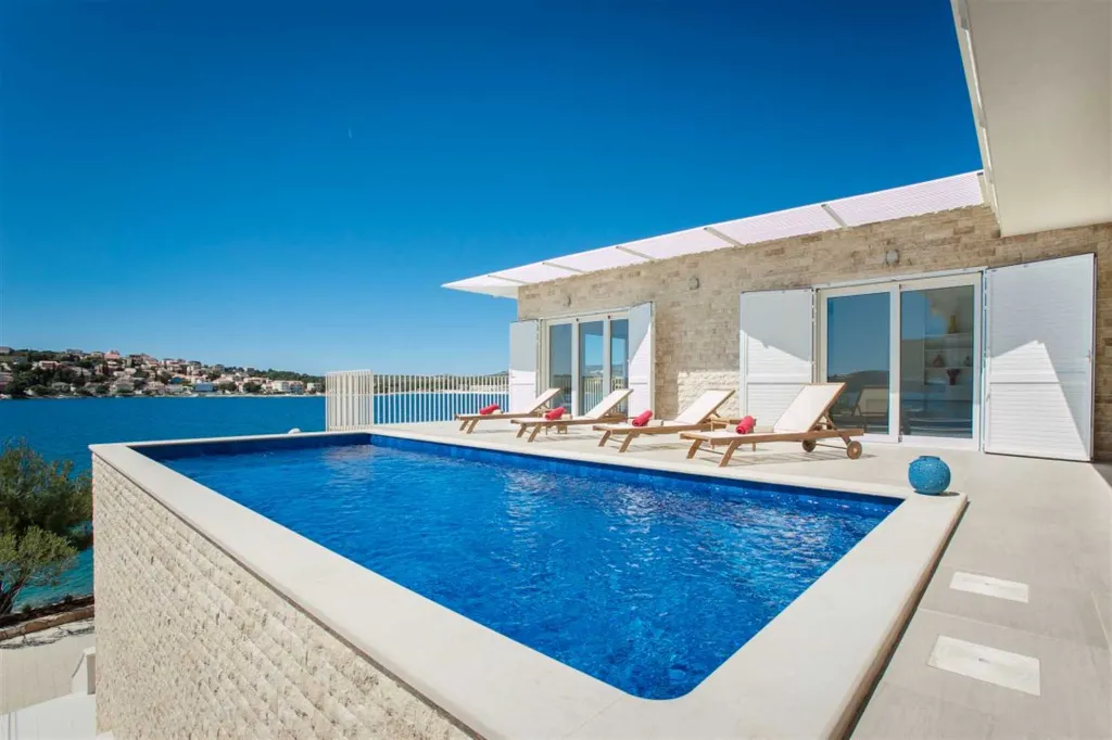 Rogoznica Villa with Heated Pool by the Sea