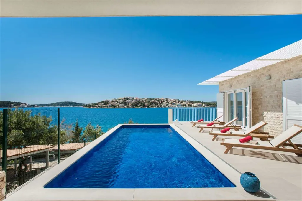 Rogoznica Villa with Heated Pool by the Sea