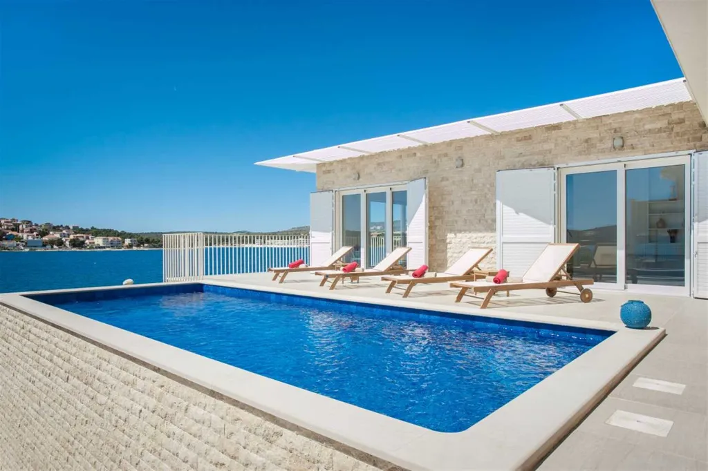Rogoznica Villa with Heated Pool by the Sea