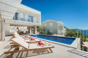 Rogoznica Villa with Heated Pool by the Sea