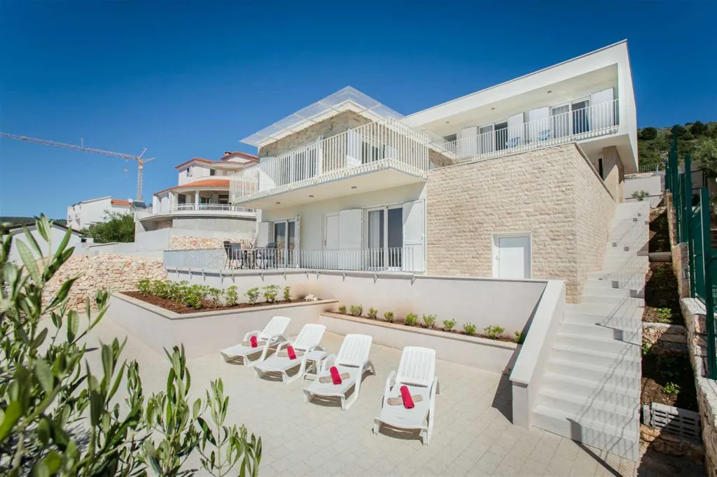 Rogoznica Villa with Heated Pool by the Sea