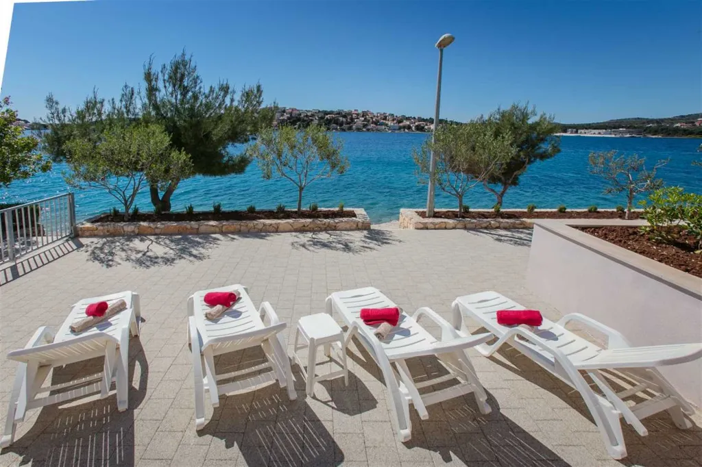 Rogoznica Villa with Heated Pool by the Sea