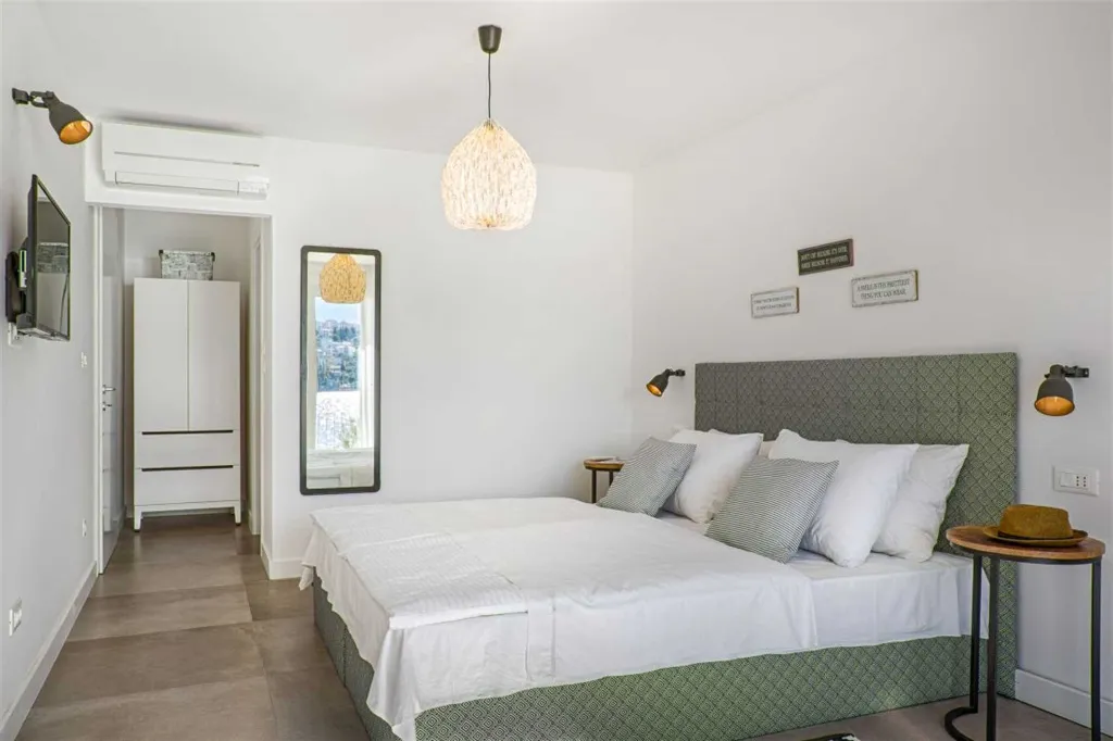 Rogoznica Villa with Heated Pool by the Sea