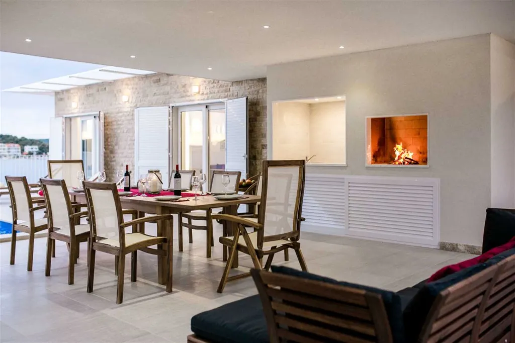 Rogoznica Villa with Heated Pool by the Sea