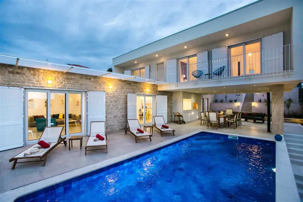 Rogoznica Villa with Heated Pool by the Sea