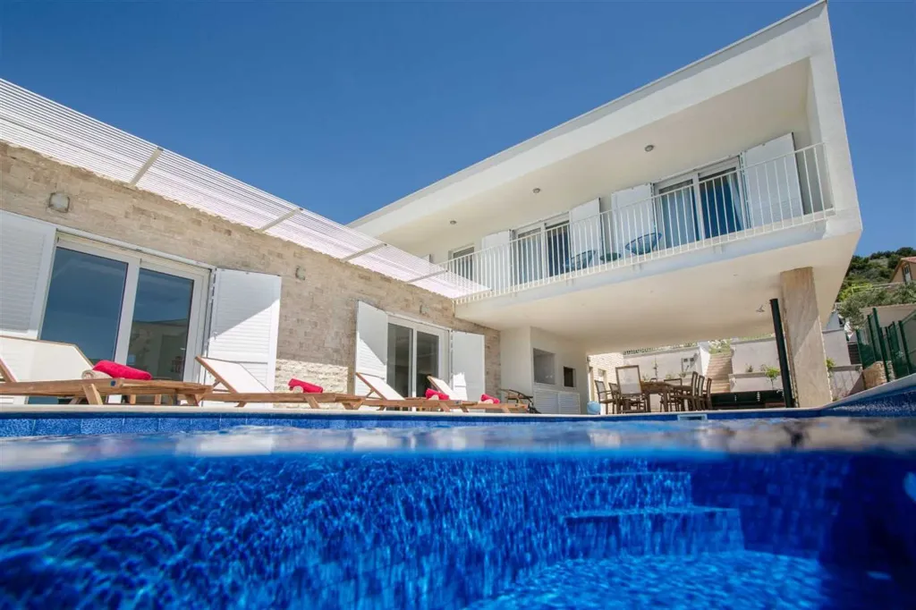 Rogoznica Villa with Heated Pool by the Sea