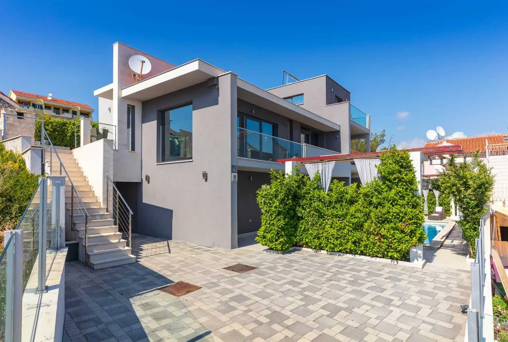 Rogoznica Villa with Pool for 10 Guests