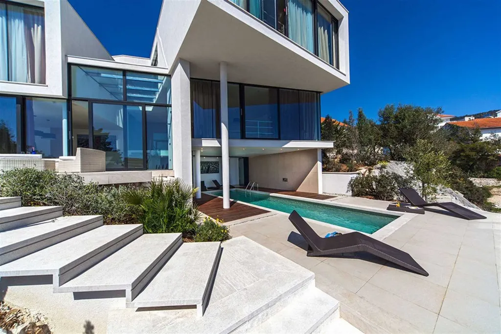 Primošten 3-Bedroom Villa with Pool and Sauna