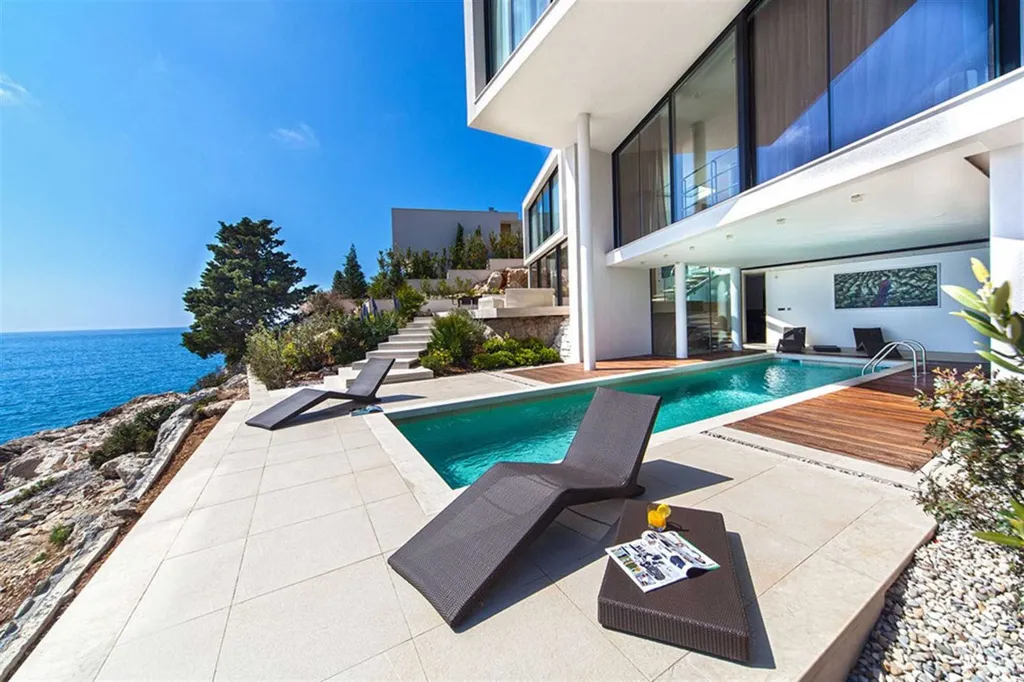 Primošten 3-Bedroom Villa with Pool and Sauna