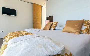 Primošten 3-Bedroom Villa with Pool and Sauna