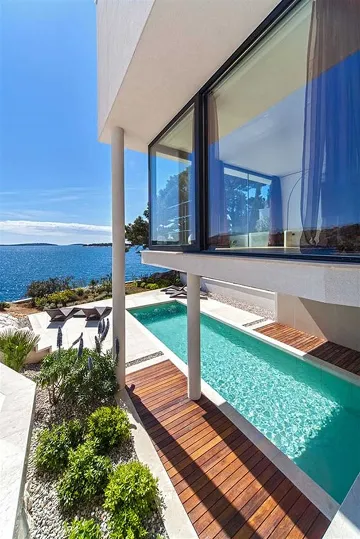 Villa in Primošten with Pool and Sauna