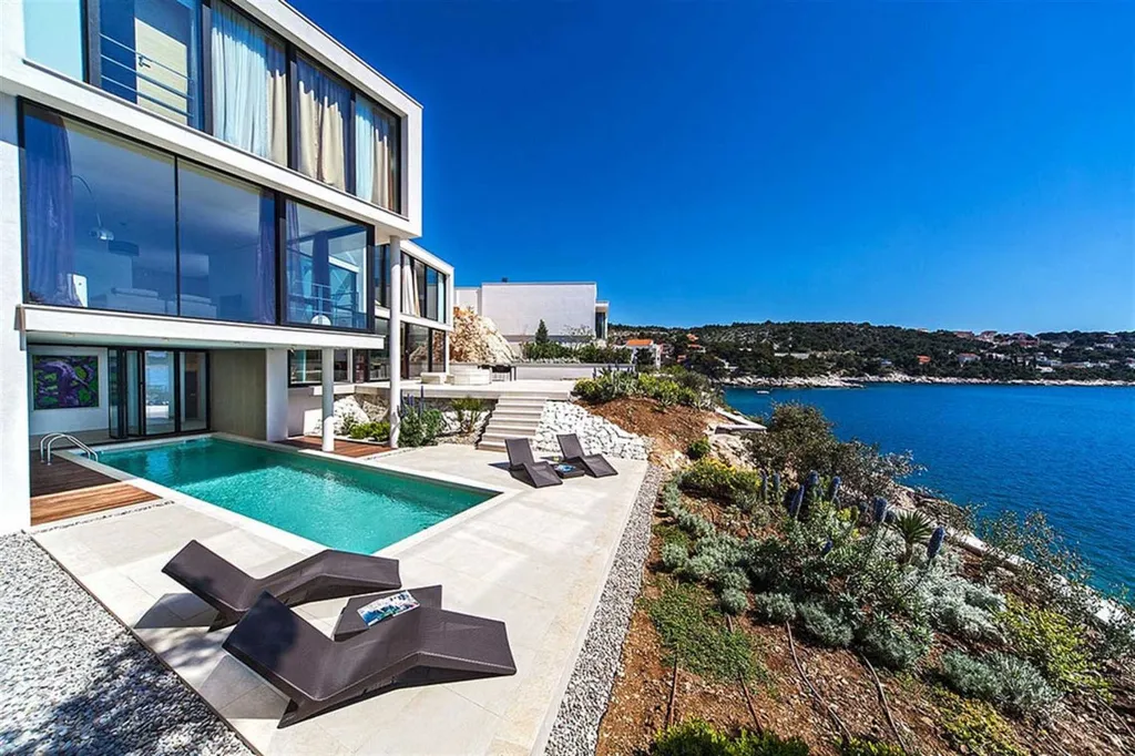Villa in Primošten with Pool and Sauna