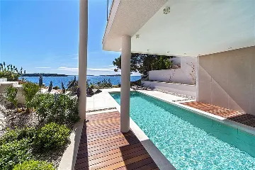 Villa in Primošten with Pool and Sauna