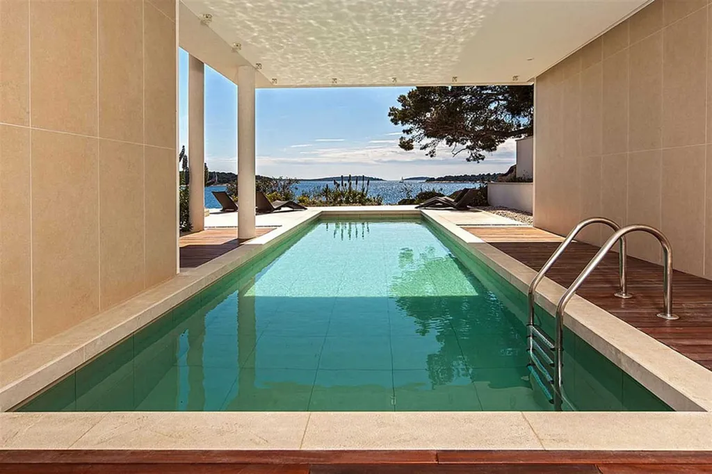 Villa in Primošten with Pool and Sauna