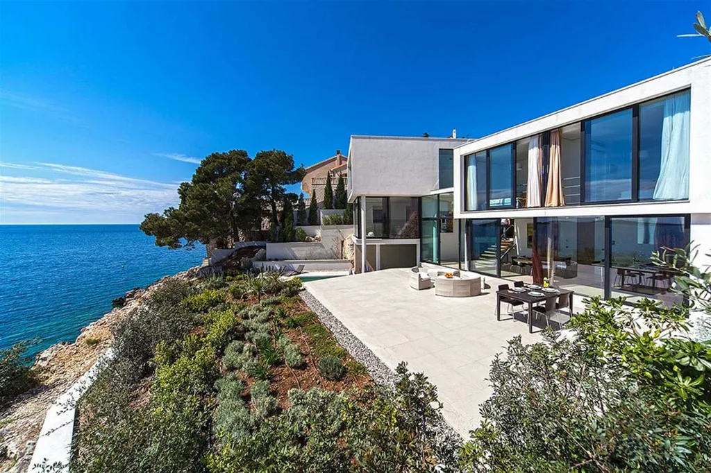 Villa in Primošten with Pool and Sauna