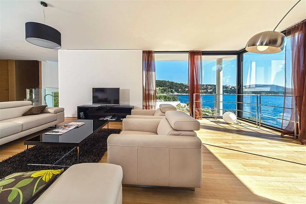 Villa in Primošten with Pool and Sauna