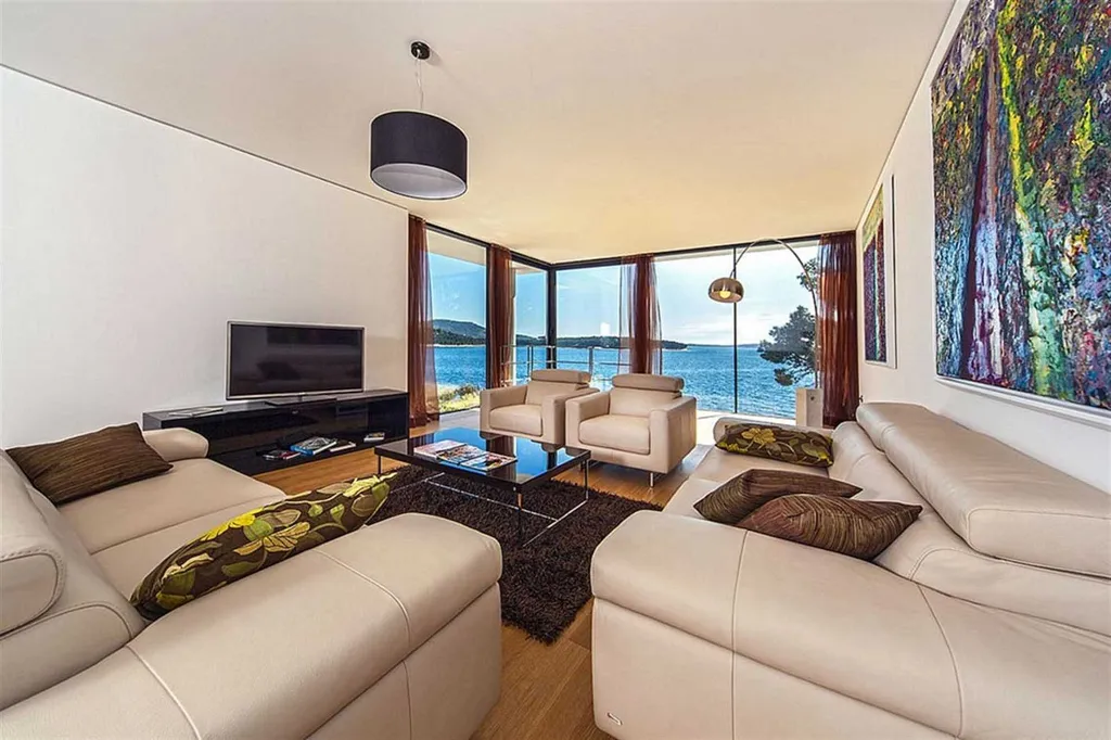 Villa in Primošten with Pool and Sauna