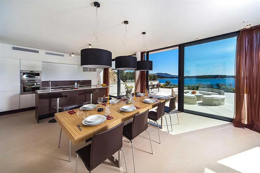 Villa in Primošten with Pool and Sauna