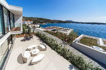 Air-Conditioned 3-Bedroom Villa in Primošten, Sleeps 6