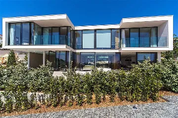 Air-Conditioned 3-Bedroom Villa in Primošten, Sleeps 6