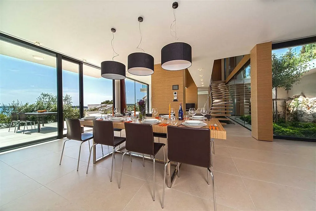 Air-Conditioned 3-Bedroom Villa in Primošten, Sleeps 6